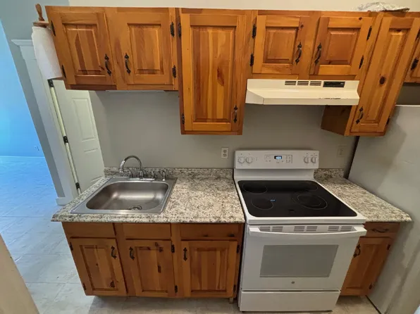 247 Main St APT 202, South Berwick, ME 03908