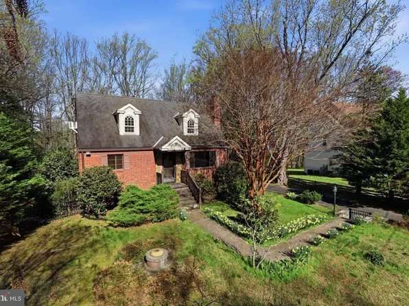 4728 Groves Ln, Fairfax, VA 22030