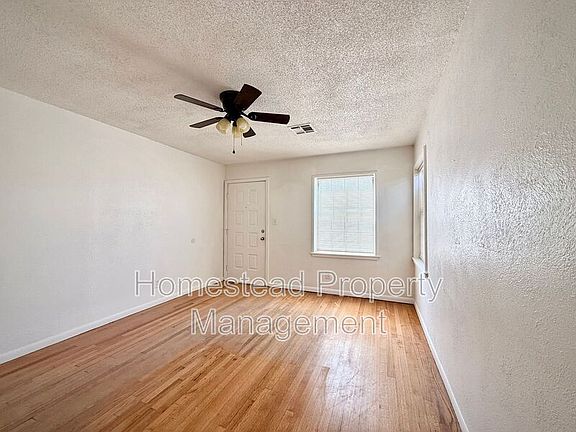 5th image of 4709 SE 27th St