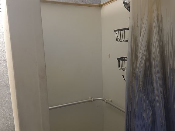 4th image of 42 S Thomas Ave #2B