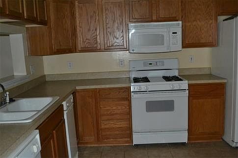 3rd image of 916 Charnell Dr APT 103