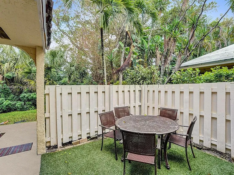 22322 Pineapple Walk Dr — Photo 11