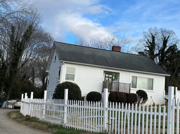 712 Circle Dr, Lenoir, NC 28645
