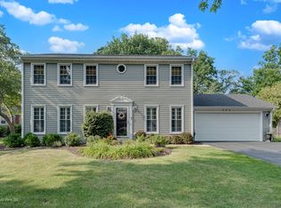 985 W Bauer Rd, Naperville, IL 60563