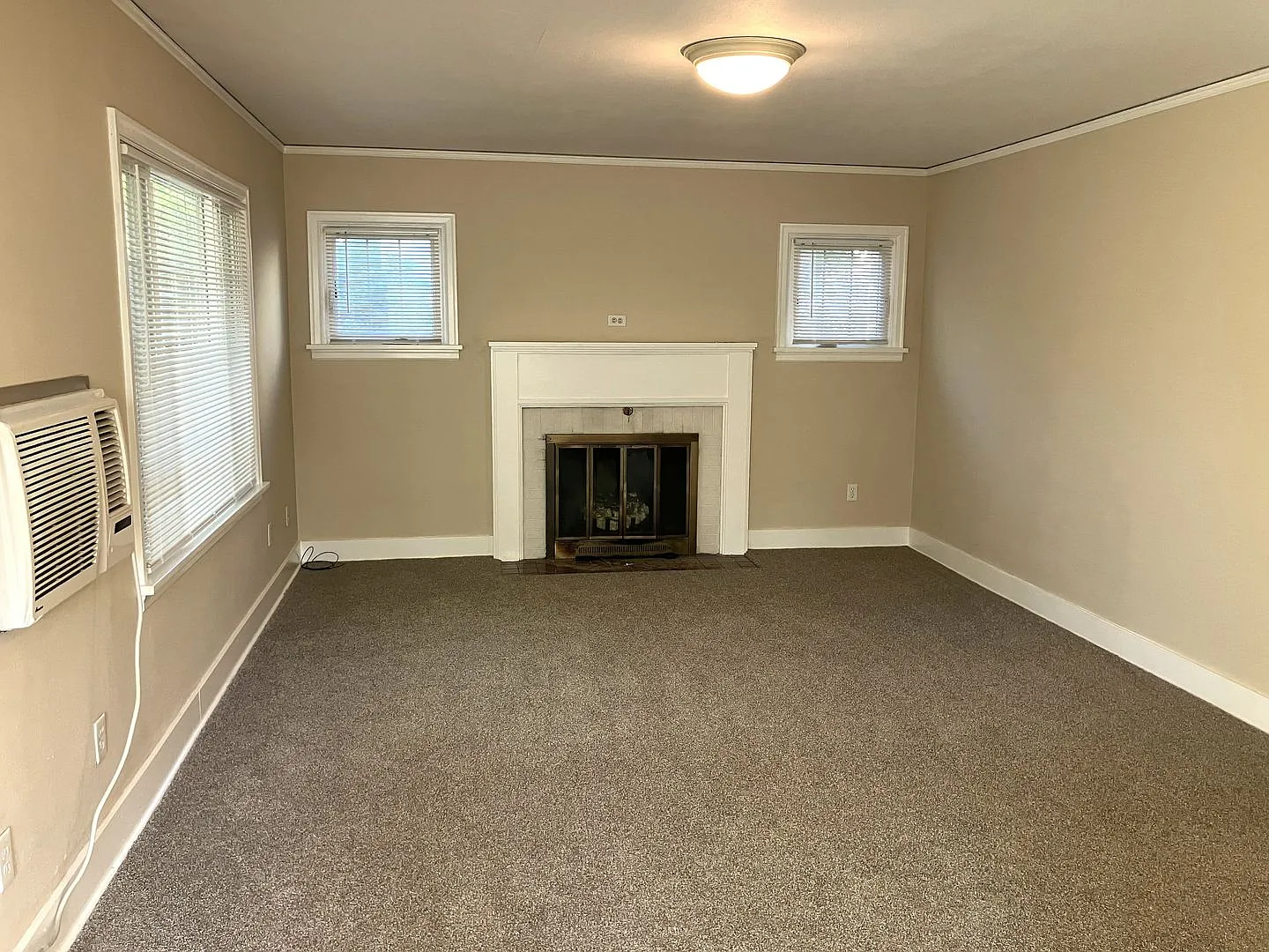 Well Maintained Three Bedroom Home in Northeast Salem — Photo 2