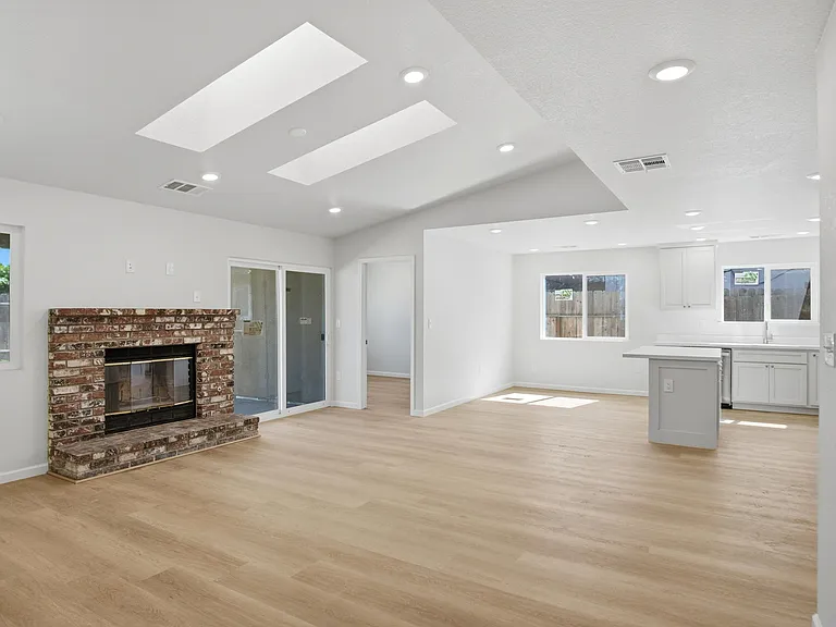 1611 Grapevine Dr — Photo 13