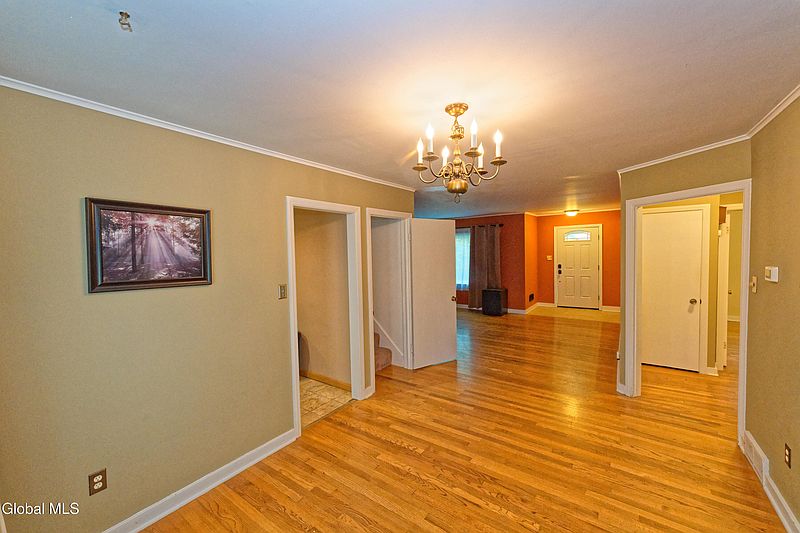5th image of 1585 Regal Avenue #1585