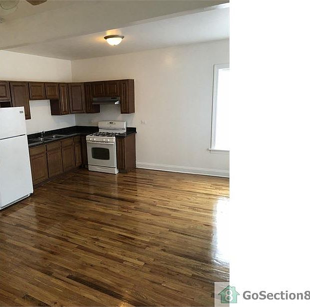 1st image of 431 N Hamlin Ave #1
