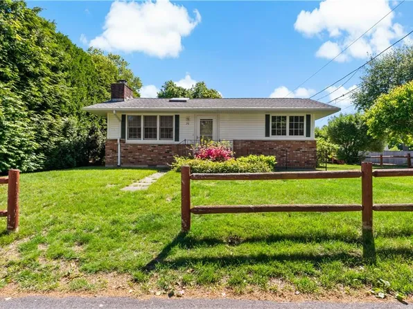 75 Circuit Dr, Narragansett, RI 02882