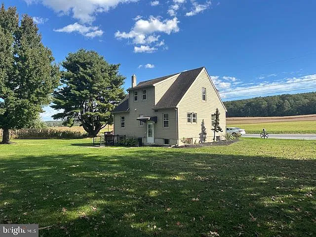 3 bed, 2.0 bath, 1356 sqft, $2,600 — Photo 2