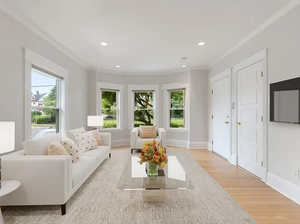 149 College Ave #1, Somerville, MA 02144