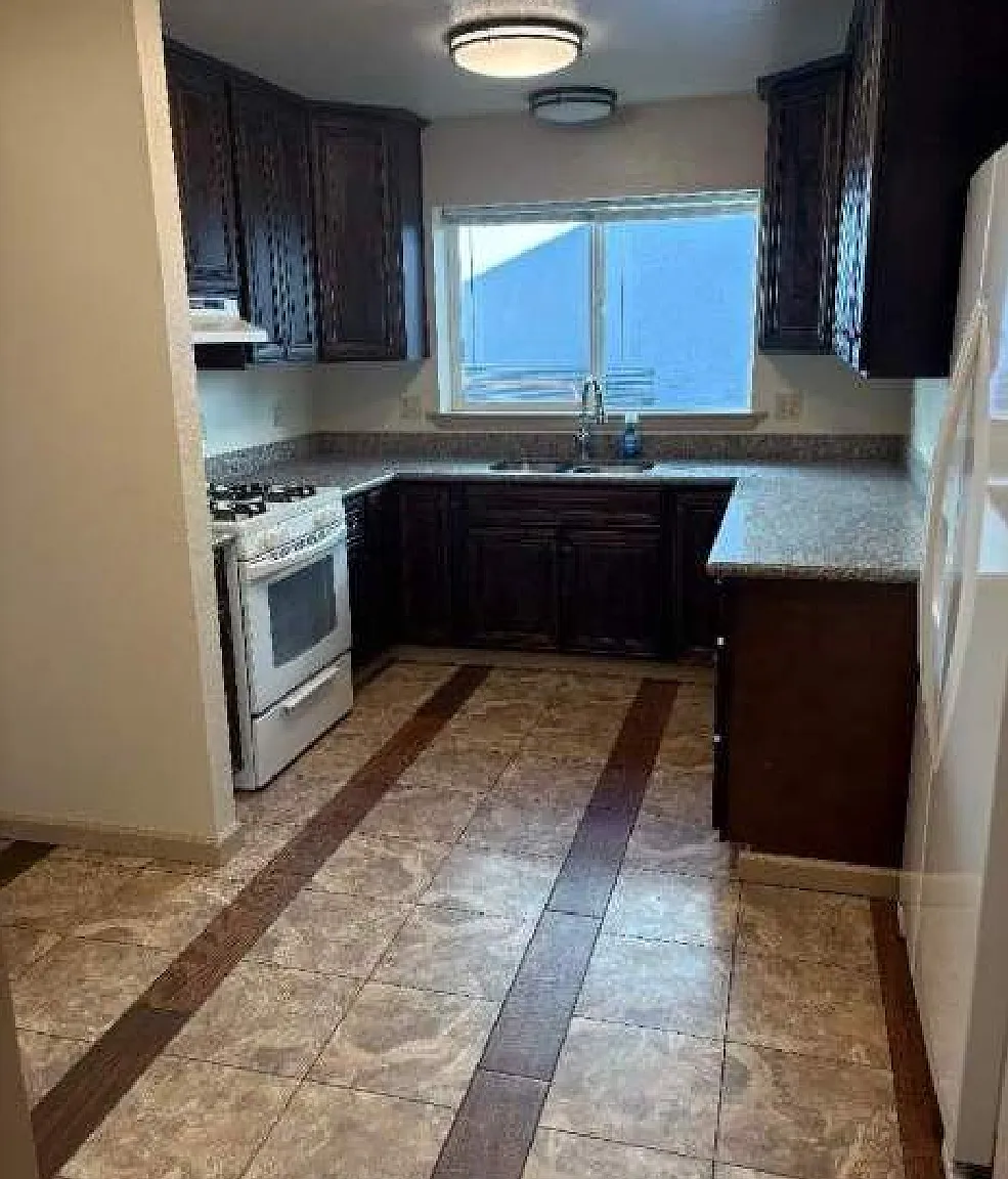 250 Barham Ave — Photo 3