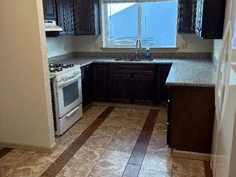 250 Barham Ave #A — Photo 3