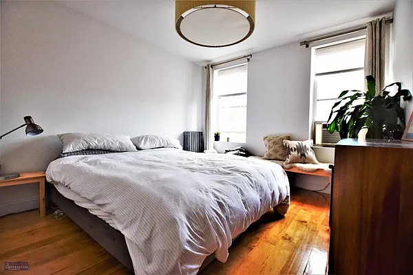 Rented by Brownstone Real Estate | media 19