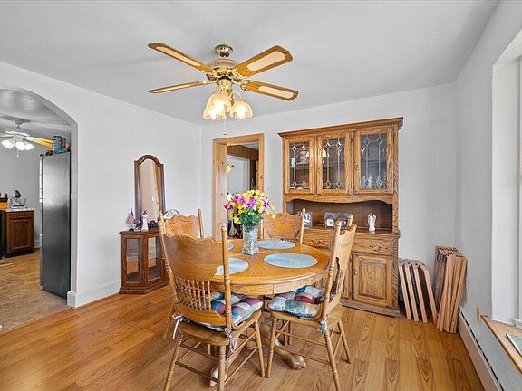 3rd image of 1331 Forest Lawn Dr