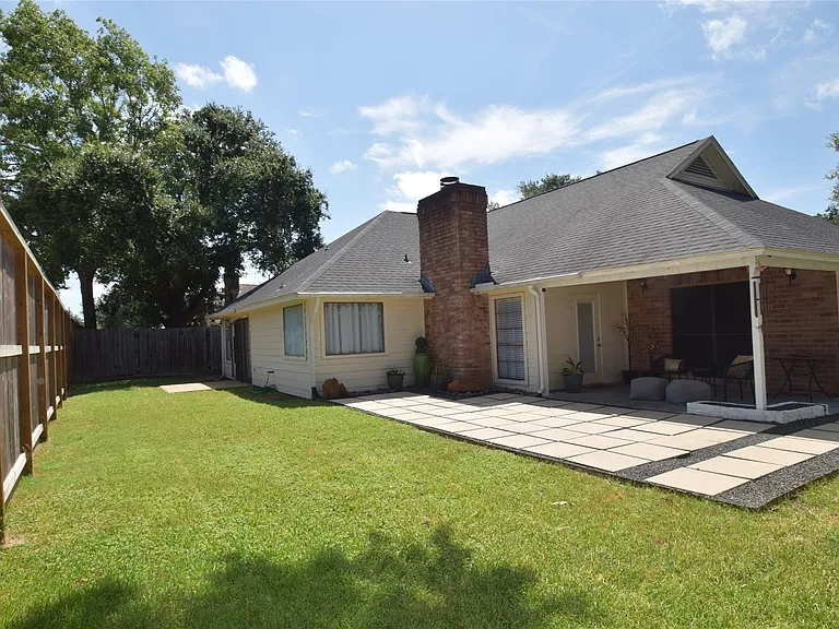22922 Glenover Dr — Photo 31