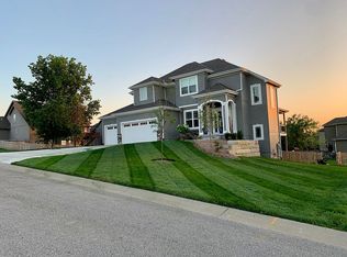 4204 SW Briarbrook Dr, Lees Summit, MO 64082
