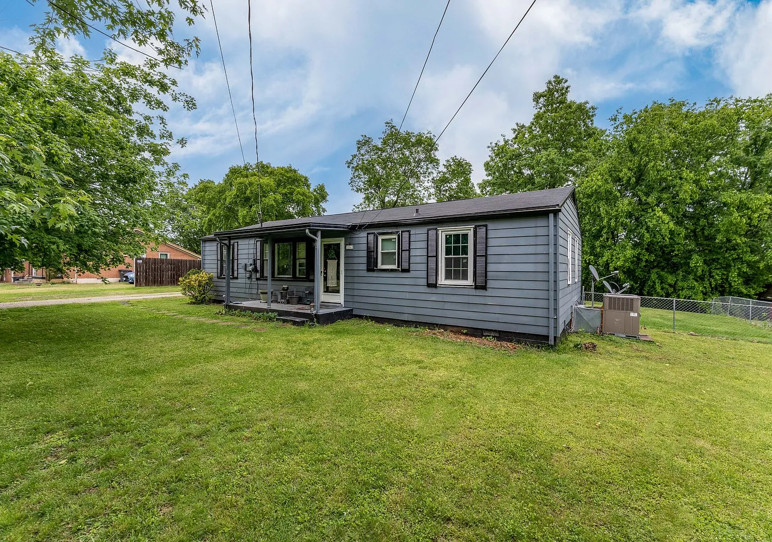 Available Now At A Good Price. 3 Bed 1 Bath For Lease In Columbia. $1200 Rent. — Photo 1