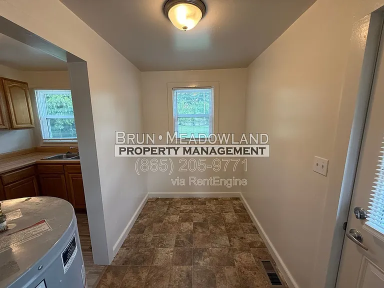 2620 Woodbine Ave — Photo 23