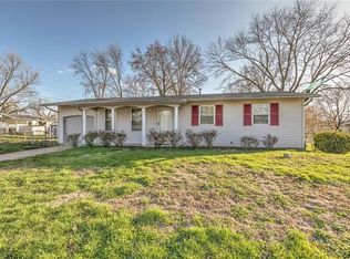 1030 N Park Ln, Florissant, MO