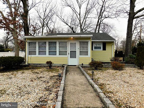 3rd image of 574 Holly Village Ln