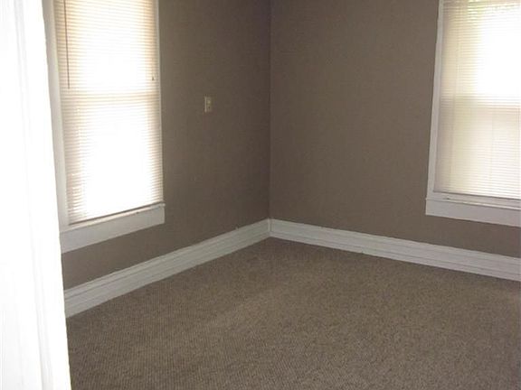 3rd image of 236 E Oak St