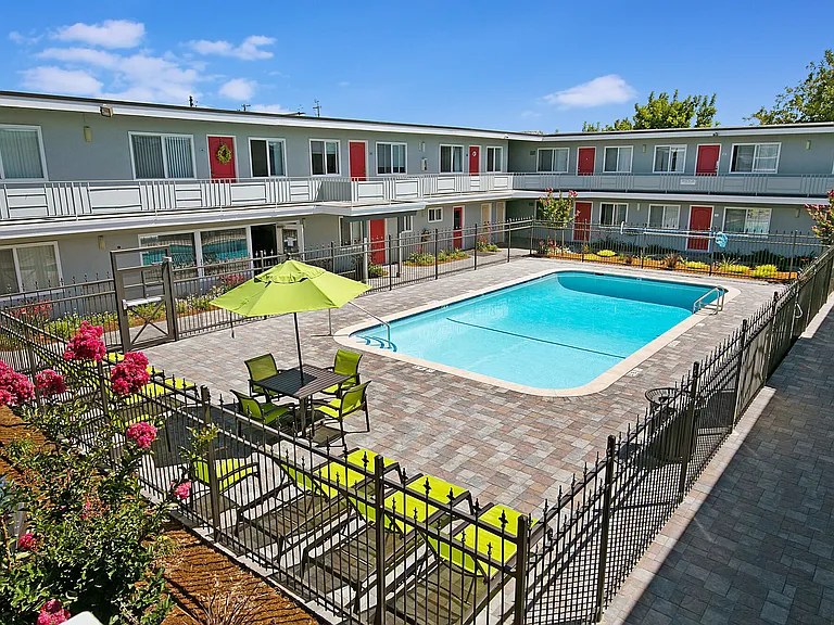 Bon Aire Apartments — Photo 81