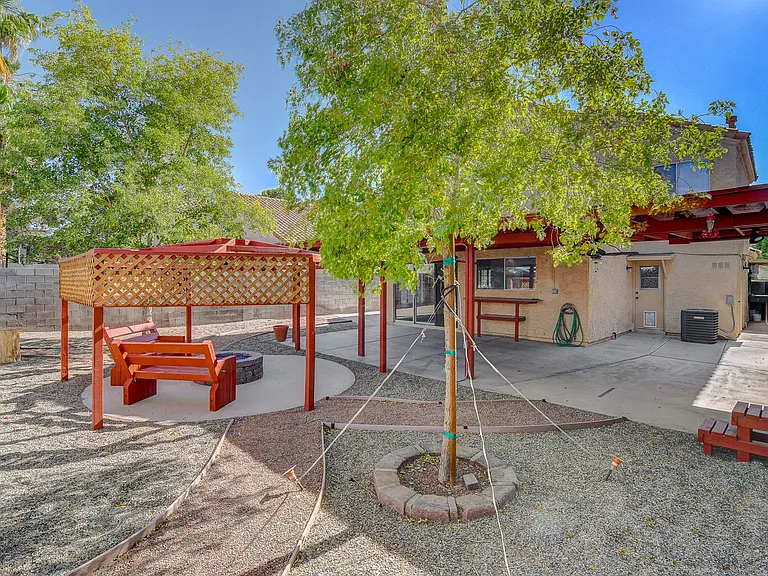 76 Megan Dr — Photo 32