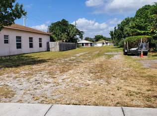 285 SW 3rd St, Deerfield Beach, FL 33441