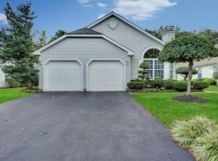 25 Pine Hollow Ln, Lakewood, NJ