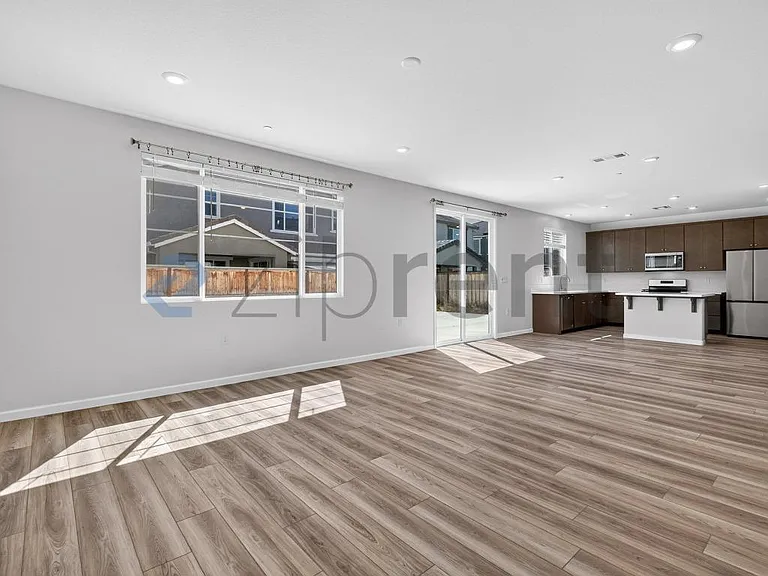 580 Rosedale Way — Photo 9