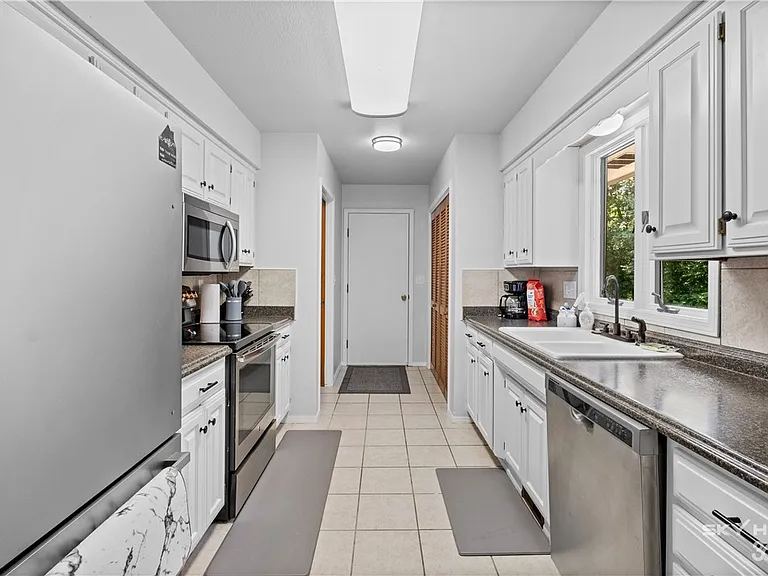 13 Yarmouth Dr — Photo 14