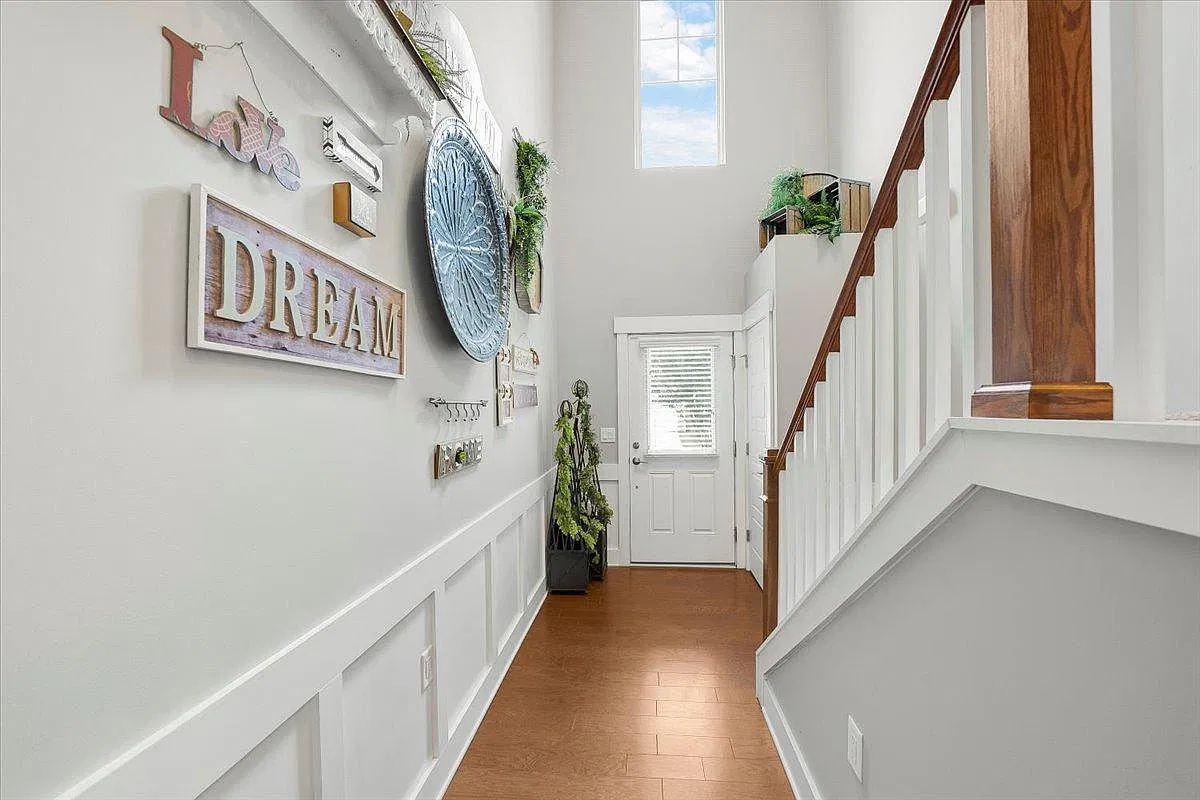 3 bed, 2.5 bath, 1750 sqft, $2,150 — Photo 3