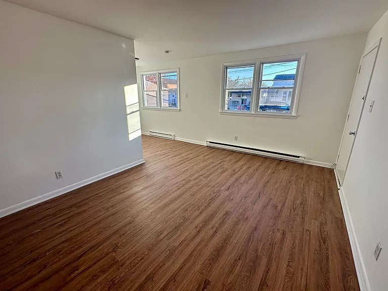 1653 Beach Ave #A — Photo 6