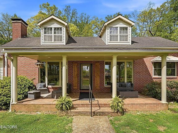 3rd image of 115 Orangewood Dr