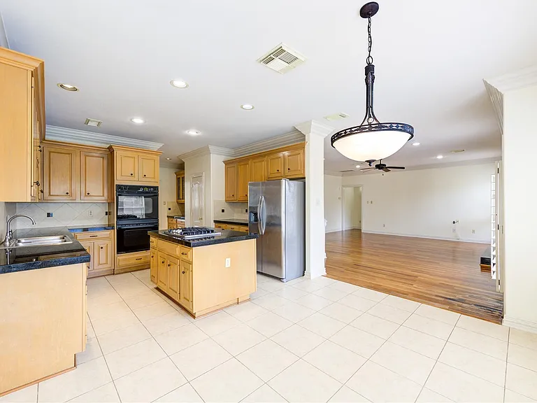 1502 Ashbury Park Ln — Photo 18