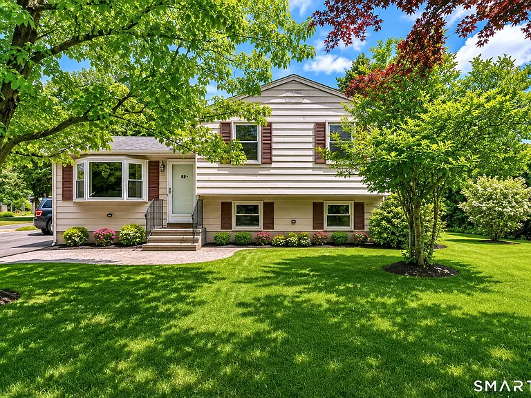 68 Pond Hill Rd — Photo 2