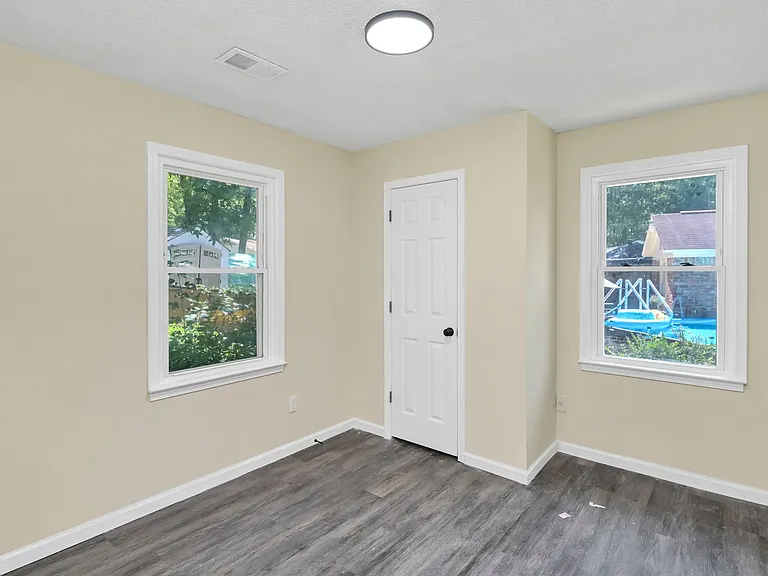 119 Wychwood Rd — Photo 32