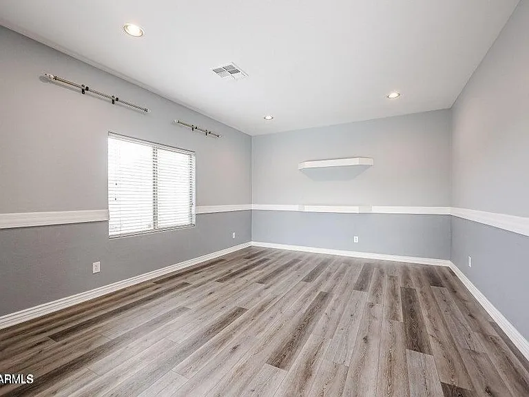 10863 W Washington St — Photo 12