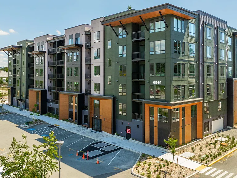 6949 NE 184th Lane #109 Kenmore, WA. 98028 - Secure Parking Garage