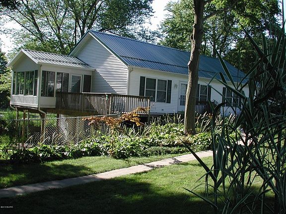 2nd image of 52108 Lake St