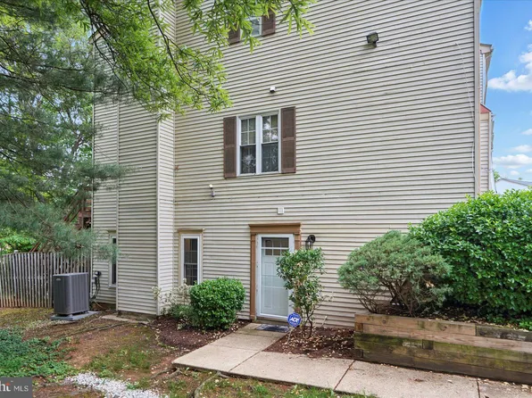 7100 Cipriano Springs Dr, Lanham, MD 20706