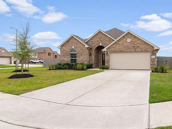 2nd image of 3210 Jeanette Cir