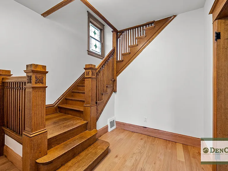 582 S Grant St — Photo 4