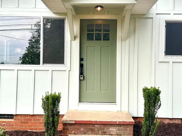 908 E 1st St, Newton, NC 28658