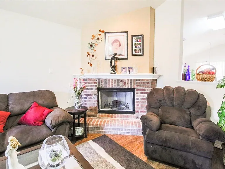 931 Xavier St — Photo 5