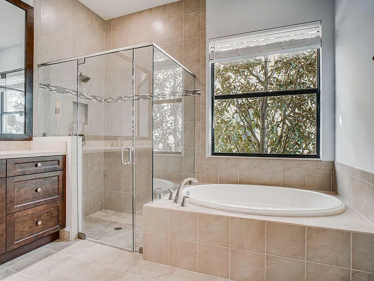170 SE Calmo Cir — Photo 10