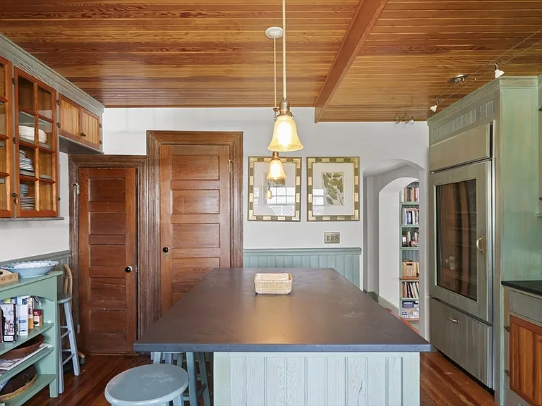 21 McKinley Ave — Photo 6