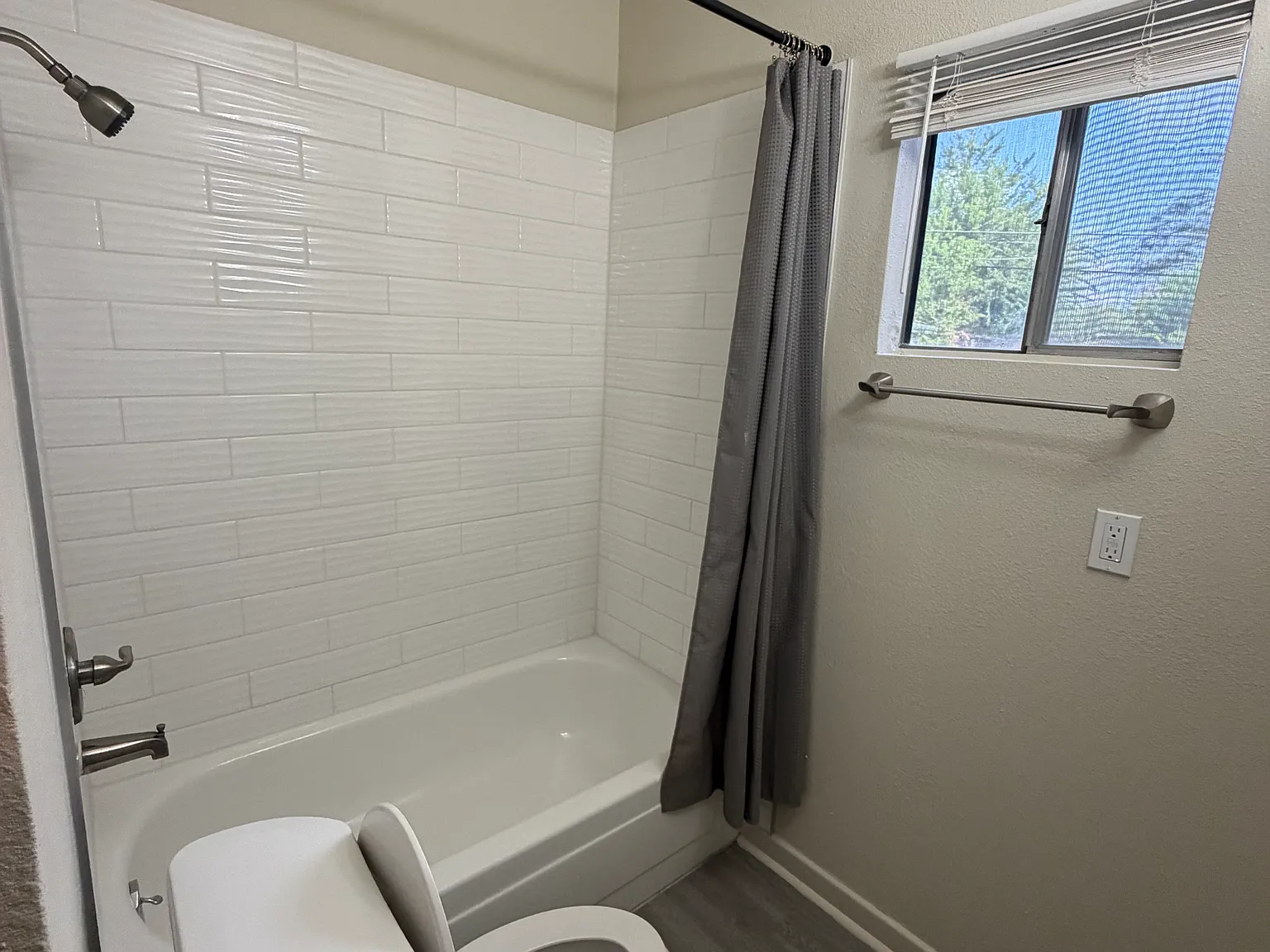 3 bed, 1400 sqft, $1,850 — Photo 1