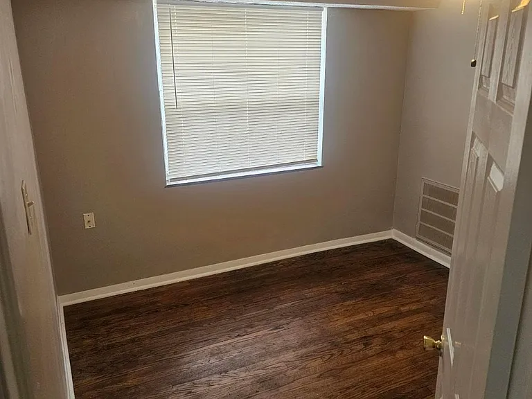 5647 Hamilton Ave #4 — Photo 11